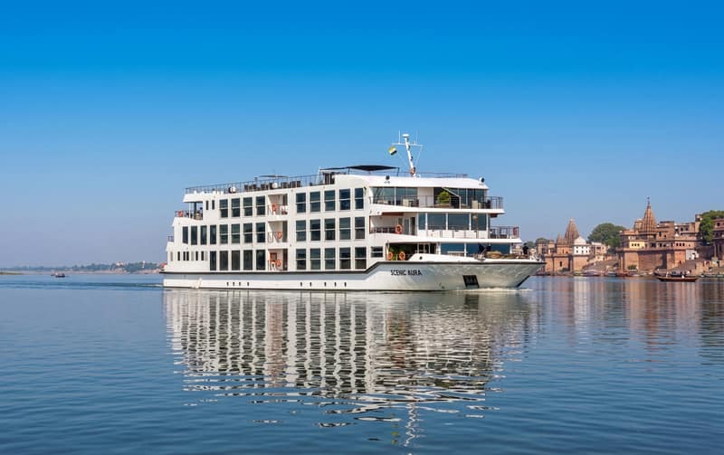 Golden Triangle and Luxury Lower Ganges River Cruise